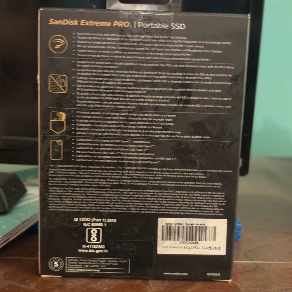SanDisc Extreme Portable Pro Black and Red SSD 4TB